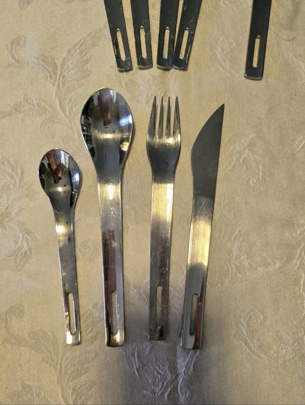 MIKASA RAVE 24 Pc Stainless Flatware Service For 6